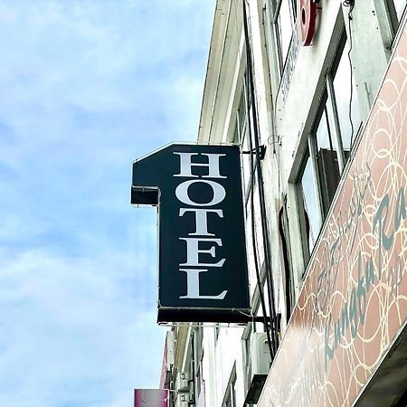 1 Hotel Taman Connaught Куала-Лумпур Экстерьер фото
